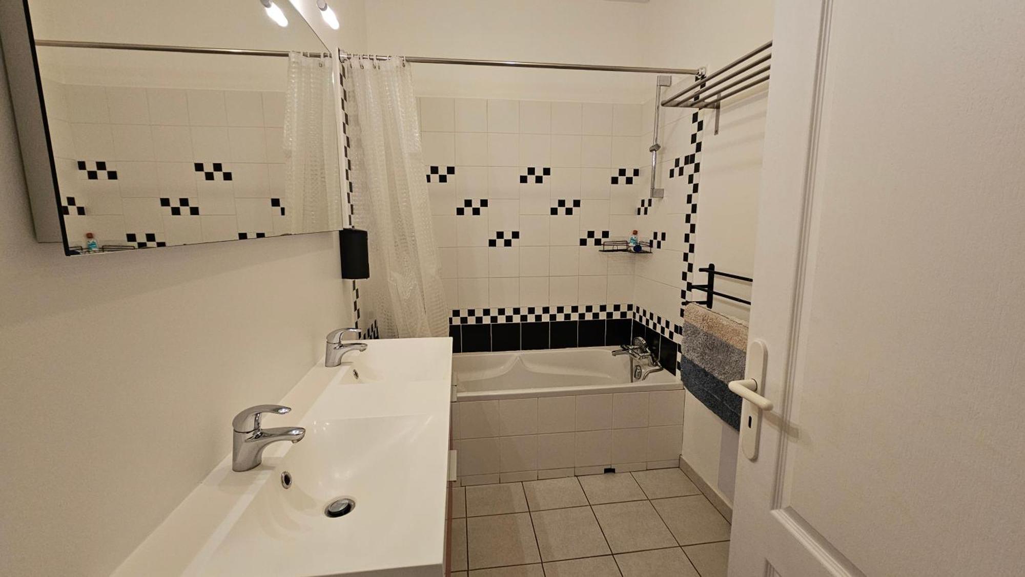 Bed To Rent - Maison Calme Avec Jacuzzi Sous Supplement Бордо Екстер'єр фото
